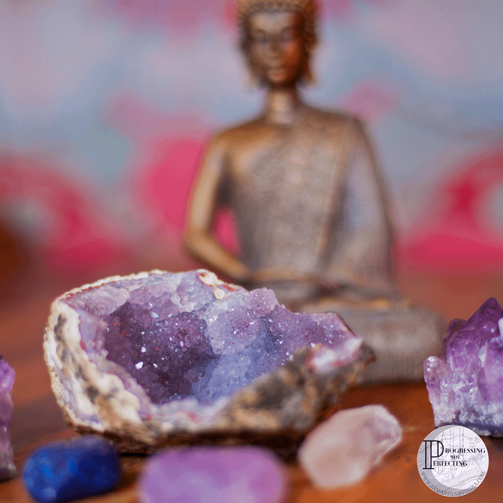 Harnessing the Power of Crystals in Addiction Recovery: A Holistic Approach to Healing 20 Crystals & statue