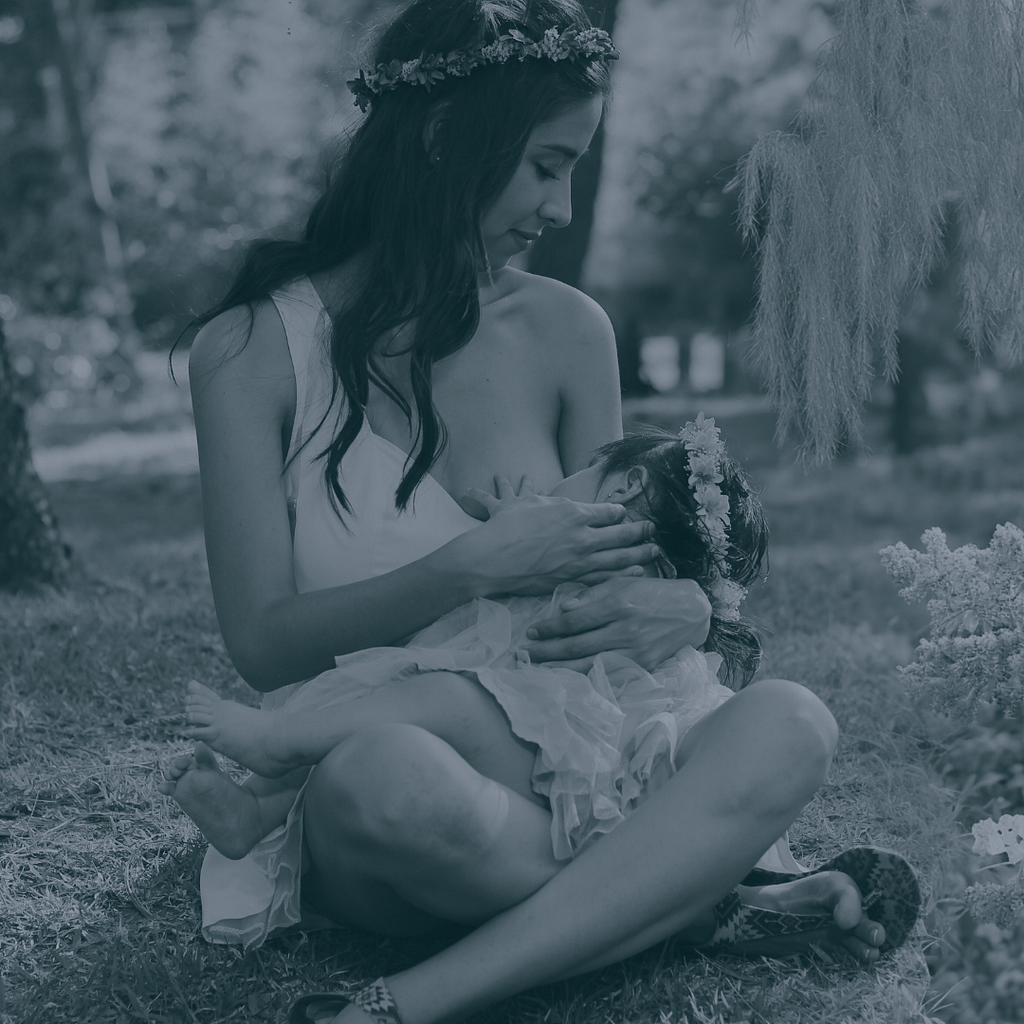 Breastfeeding on methadone image of mom breastfeeding child