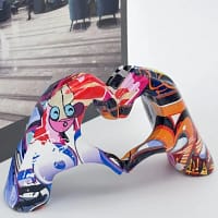 small-size-graffiti-hand-to-heart-type-c